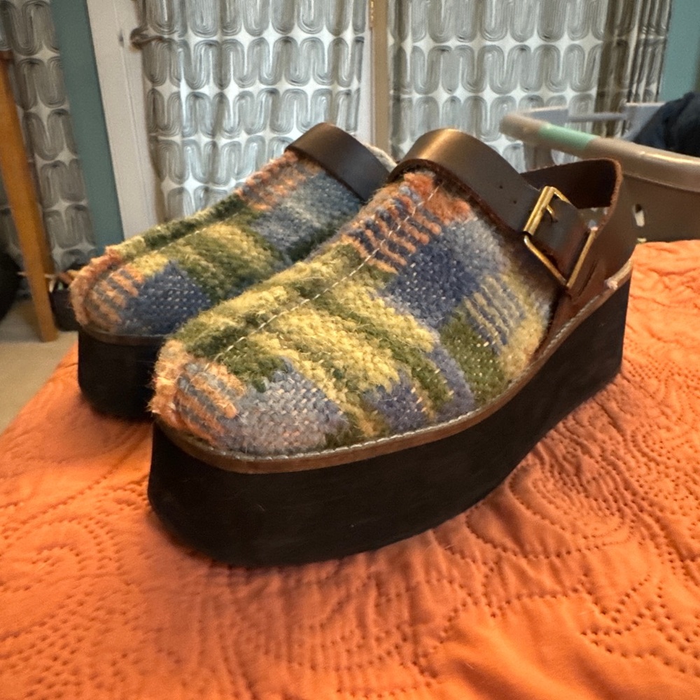Women’s FREE PEOPLE Multicolor Platform Clogs size 8.5